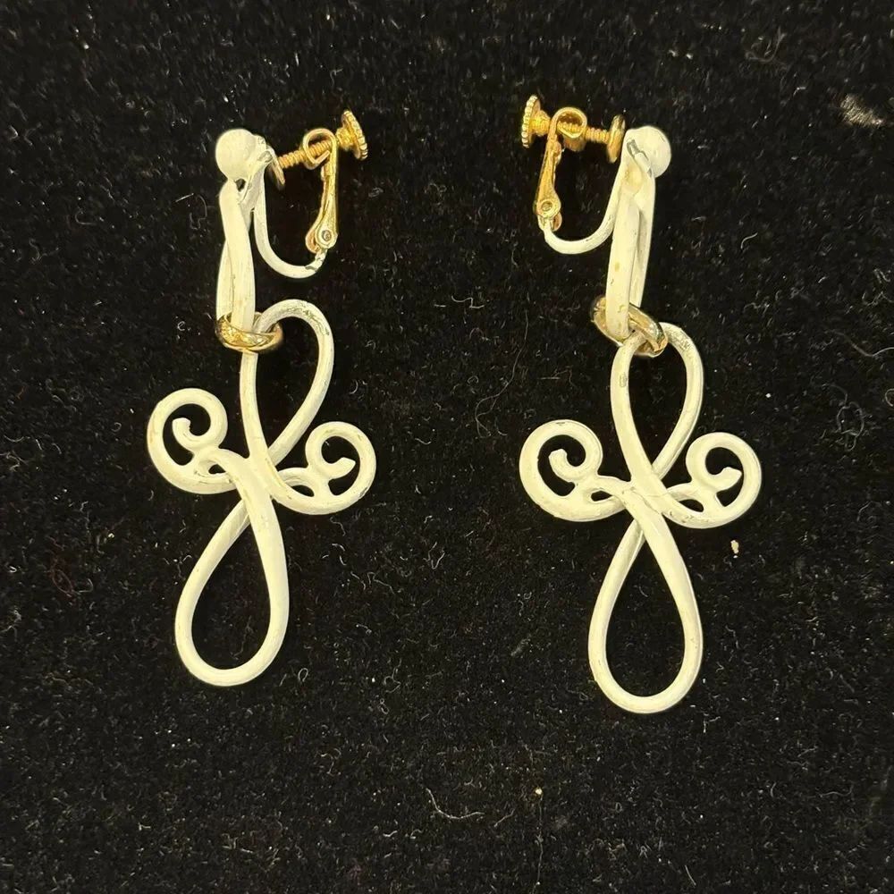 VTG Napier White Dangle Earrings Gold Tone Screwbacks